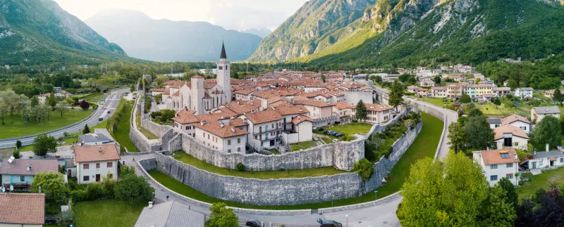 Visitare Venzone con Rispetto: Piccola Guida per un Turismo che fa del Bene